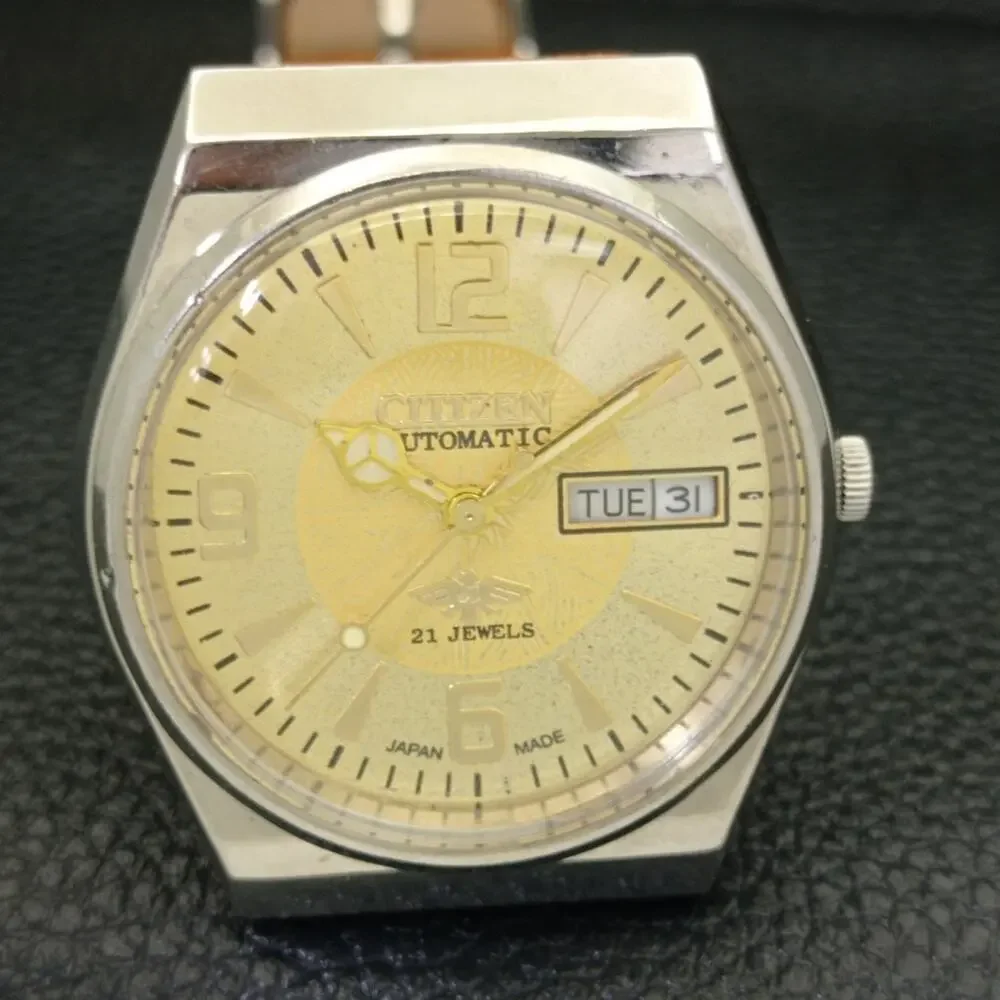 Vintage 1980 Citizen Automatic Mens Silver Watch W/daydate & Gold accents
